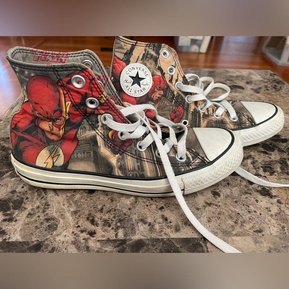 Converse Chuck Taylor All Star DC Comics THE FLASH Shoes Womens Sz 6 Mens Sz 4 - Picture 1 of 5